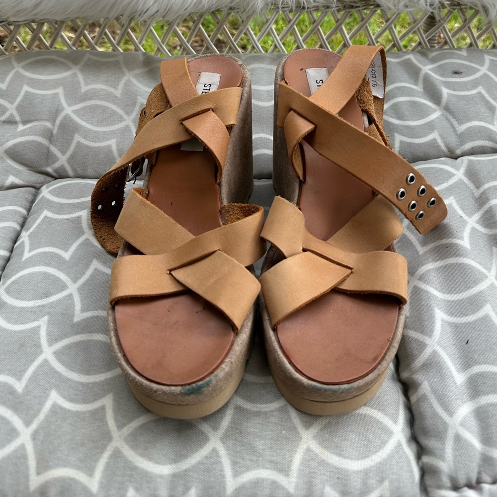 Steve Madden Genesis tan wedge sandal size 7.5 - Picture 5 of 7